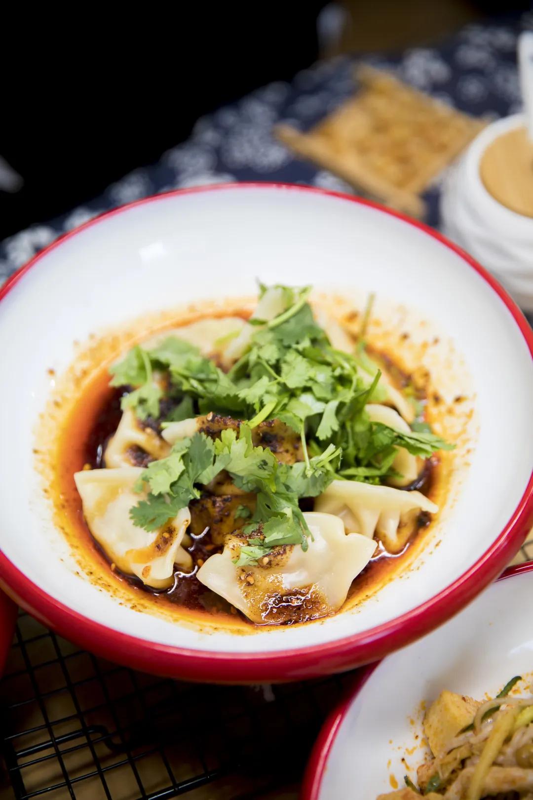 人均8元的奶茶店,人均8块的小吃