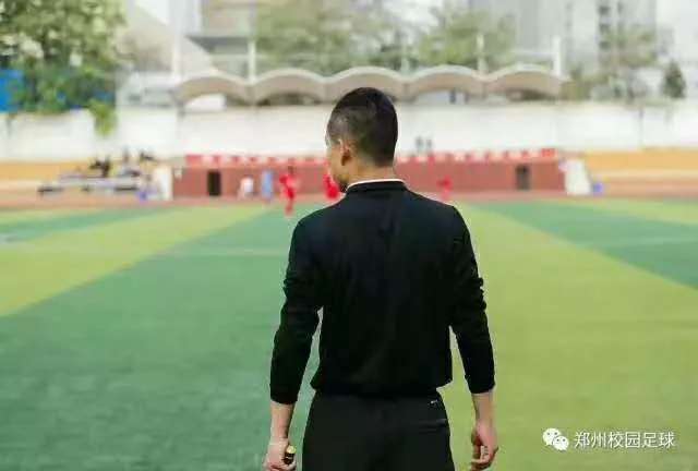 足球裁判当教练,怎么当足球裁判员和教练