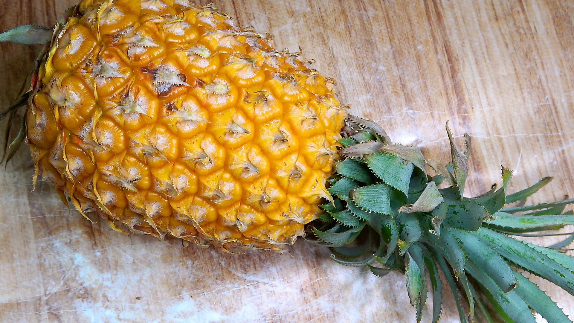 菠萝怎么用盐水泡几分钟才好吃,菠萝是不是用盐水泡一下比较好吃