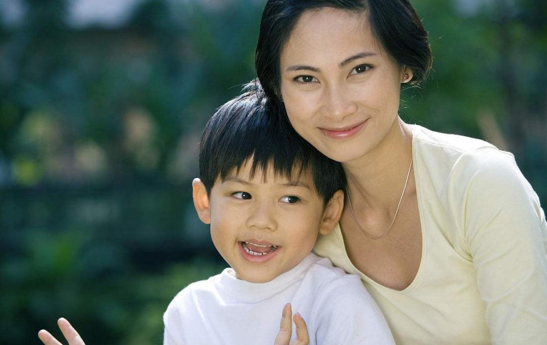 不要夸孩子你真棒！斯坦福教授：这4种表扬方式最管用