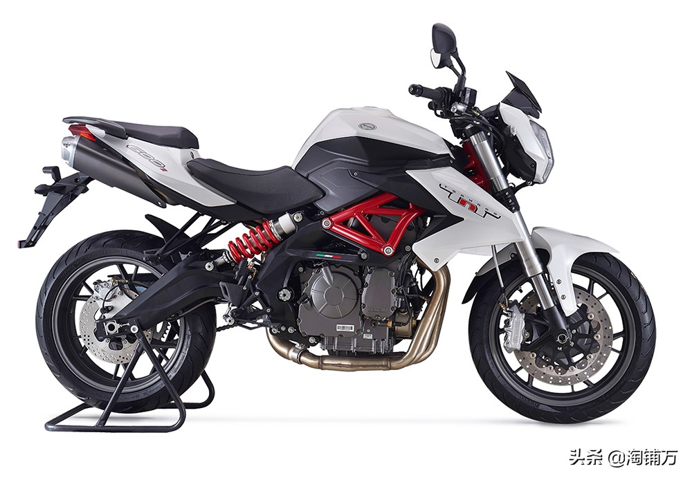 最廉价的四缸街车贝纳利黄龙600边吐槽边享受！香