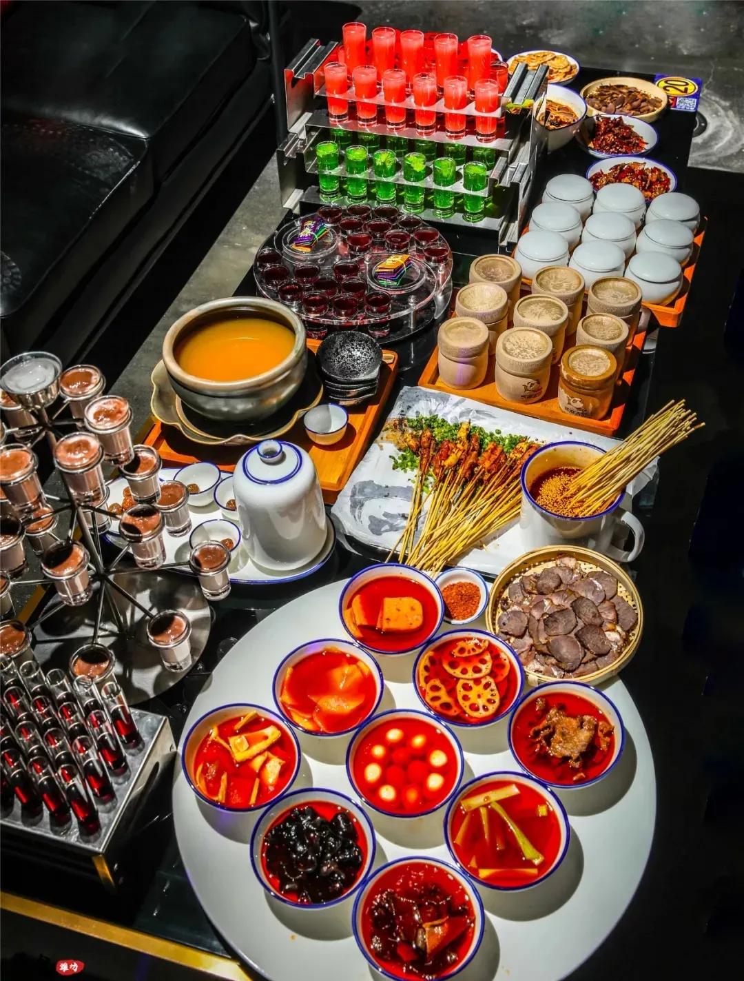 再也不用飞成都了！明星都超爱的贰麻酒馆青岛盛大开业