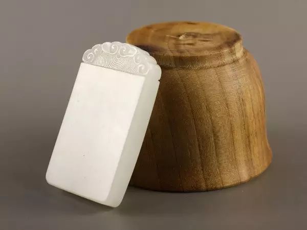 刘晓庆戴翡翠平安扣,刘晓庆帝王绿无事牌