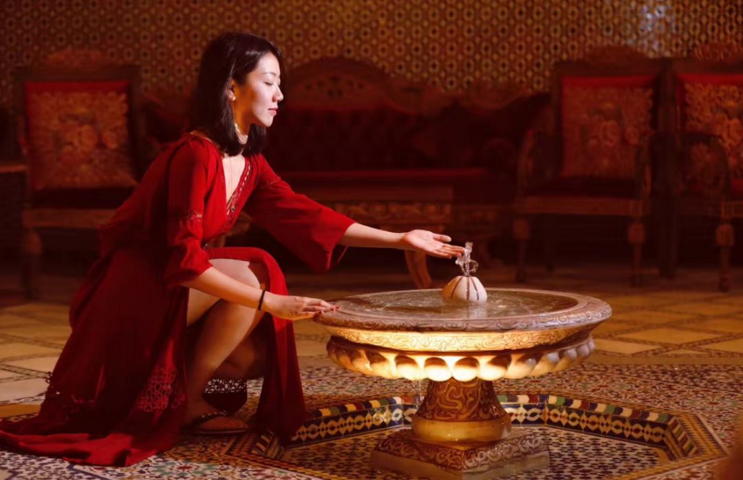 杨颖巴黎时装周最新,杨颖现身巴黎时装周