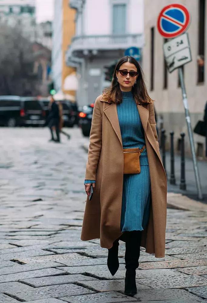 裙摆大衣怎么穿好看,大衣里面的裙子怎么穿