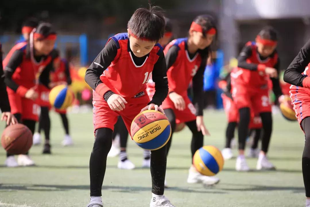 深圳踢足球第一的小学,深圳市足球比较好的小学