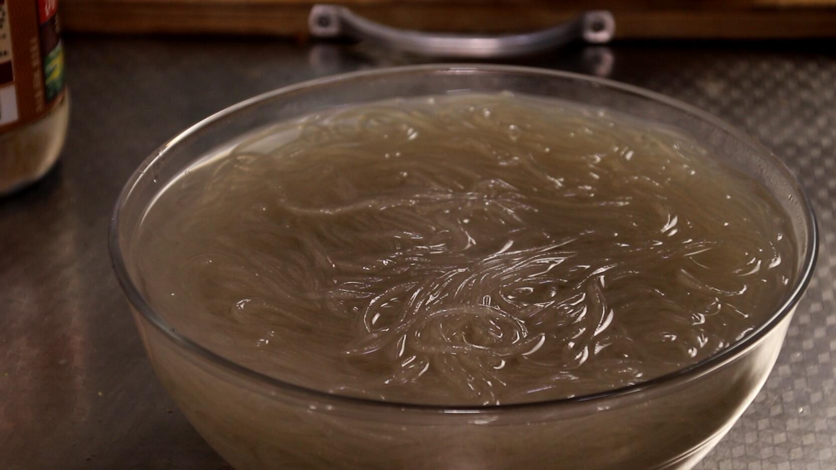 做法简单易学酸辣粉,酸辣粉怎样做的酸酸辣辣的