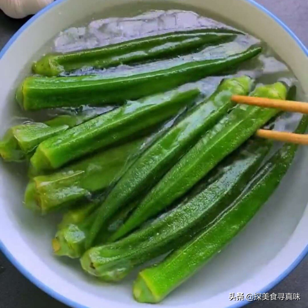 怎么做秋葵好吃不增肥,怎样做秋葵又脆又好吃