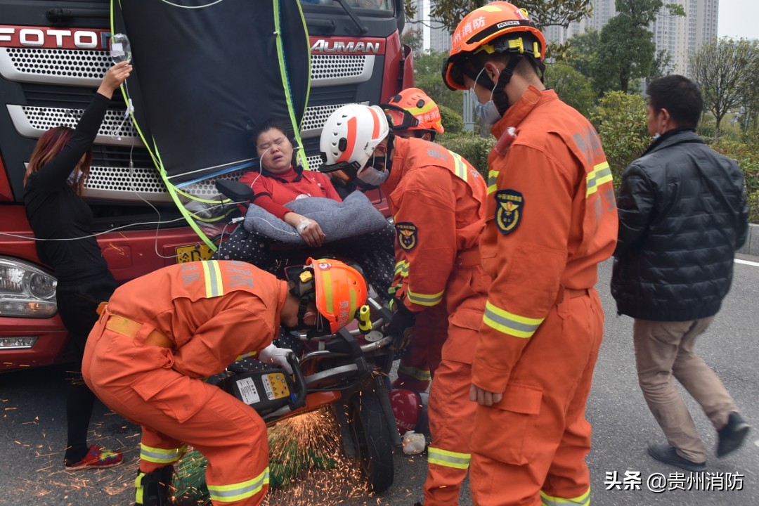 石头撞鸡蛋示意图,石头砸车车撞人后续