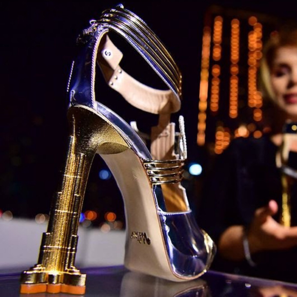 月亮之星高跟鞋,价值1.17亿的黄金高跟鞋