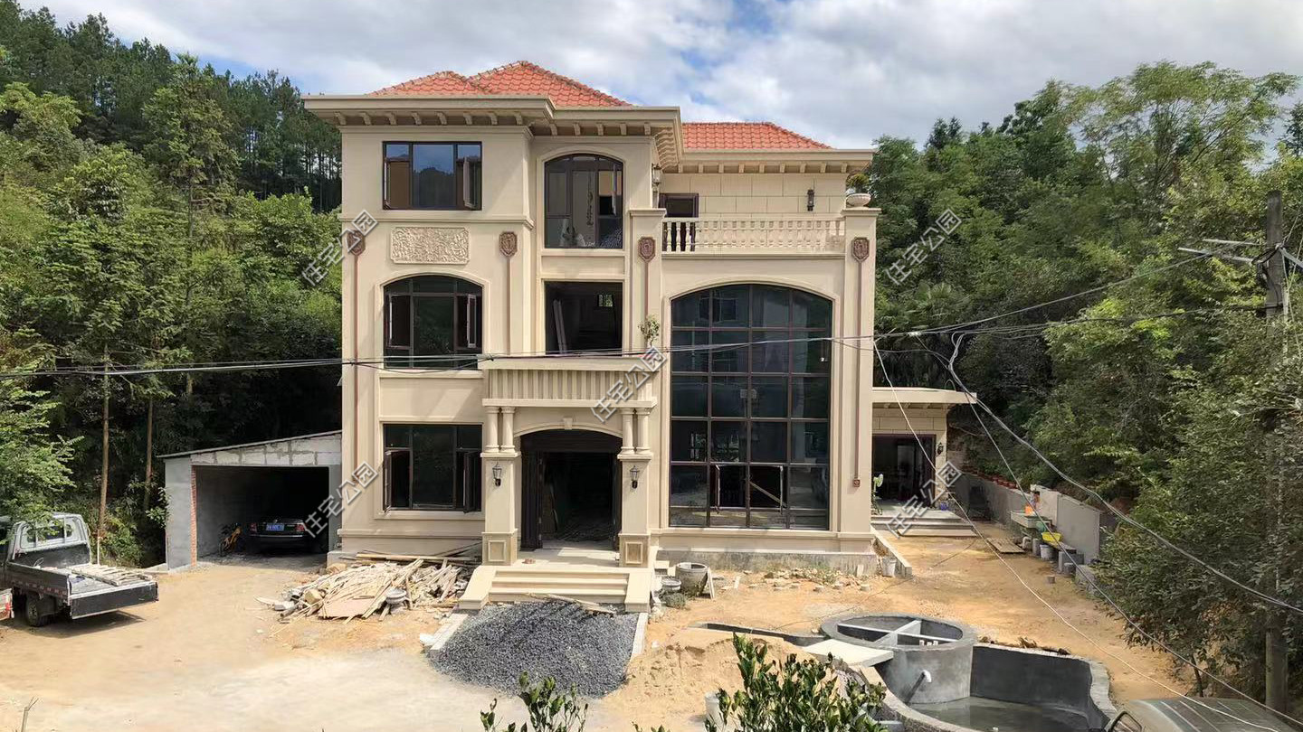 这栋农村别墅到底盖得有多好？光基础就花30吨水泥，惊艳十里八乡