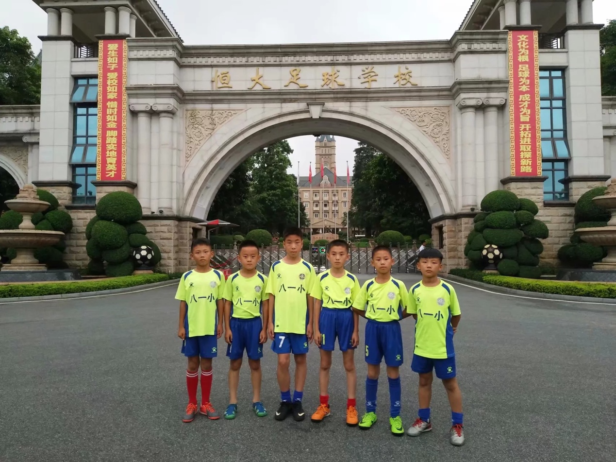 记录校园足球比赛,记录学校足球联赛精彩瞬间