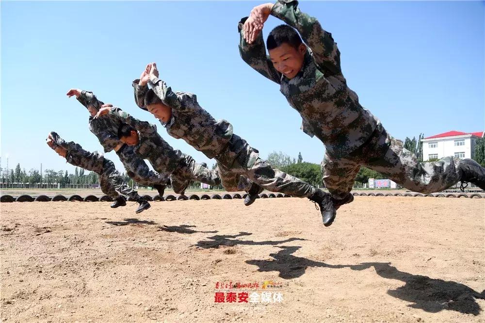 光荣而自豪的中国人民解放军,中国人民解放军为强大的祖国自豪