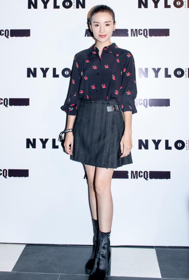 董洁穿花边纱裙,现在董洁在干嘛呢