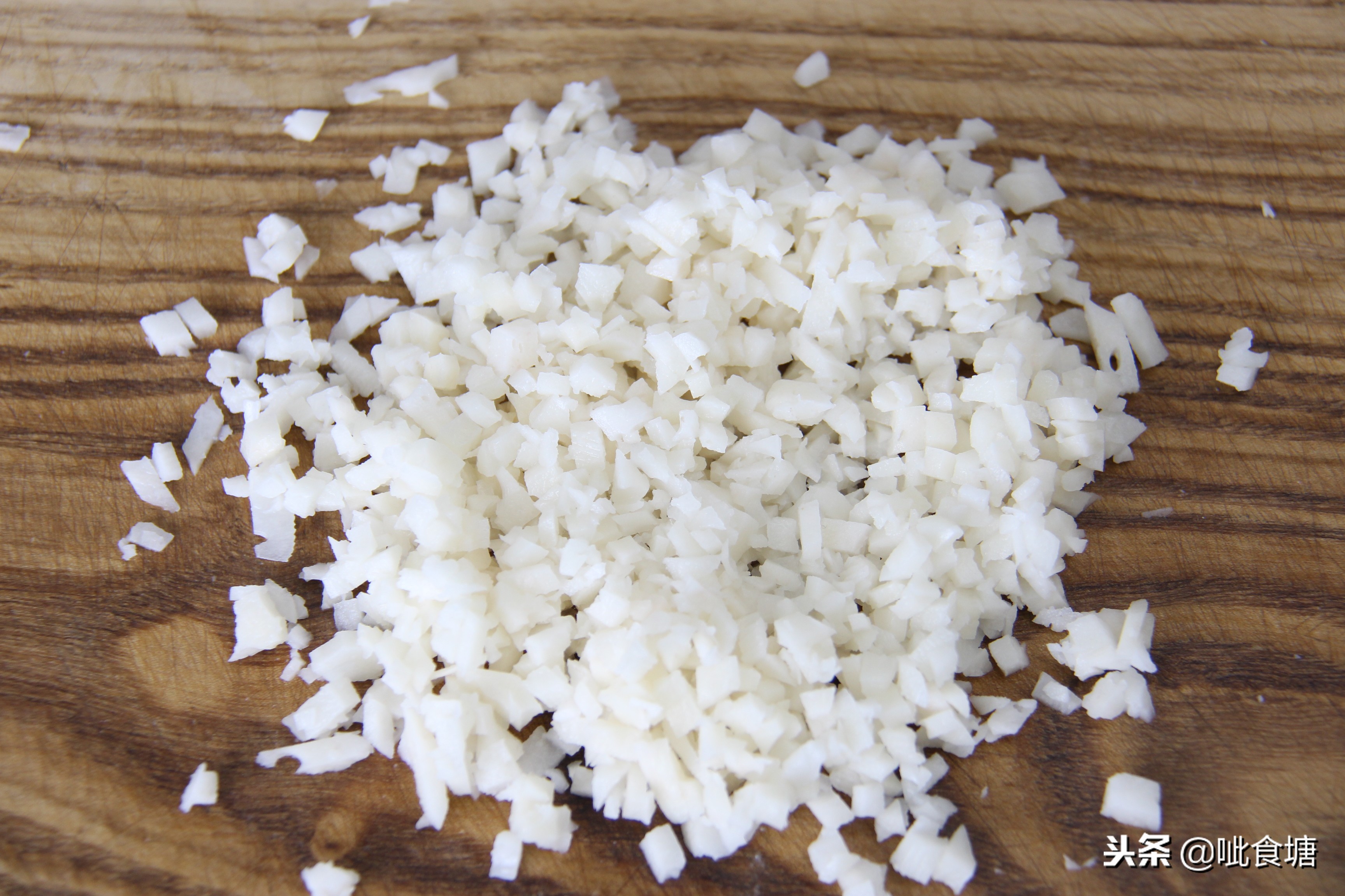 四喜丸子与红烧狮子头的区别,四喜丸子红烧狮子头是炖还是蒸