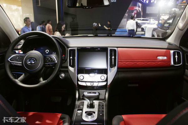 长城炮和江铃域虎9,长城炮vs长安凯程f70