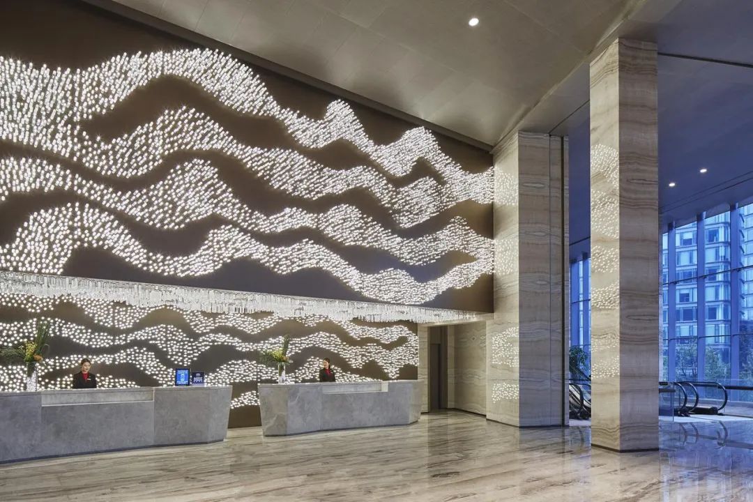 夜游盛世钱塘，赏绚烂灯光秀，打卡杭州钱江新城万豪酒店