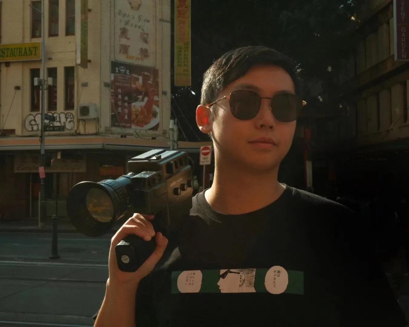 他获得了三等奖英文,他获得了很多奖项的英语