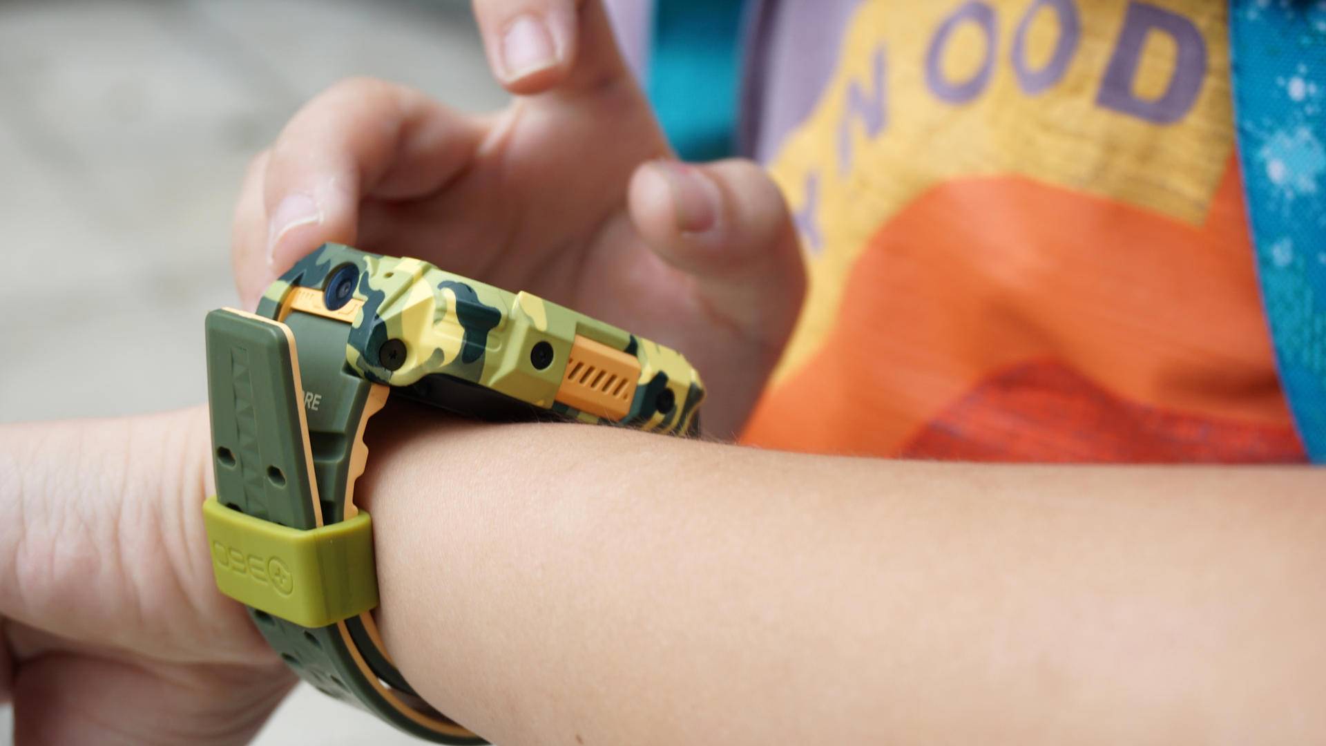 360又上新品，4G视频通话、3D立体定位，500万双摄