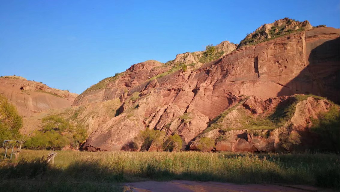 如果你认同“一家不信二主”，就失去了教人向善学好的意义