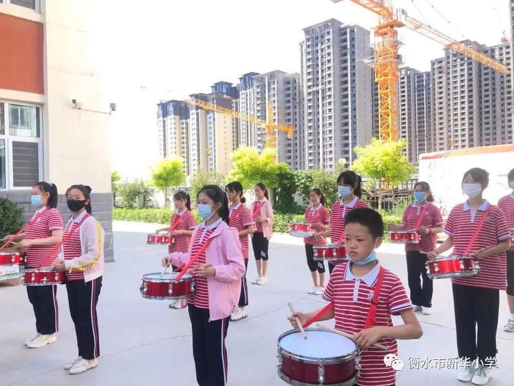 儿童学校兴趣小组,学校有三个兴趣小组共有学生180人