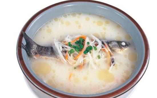 给孕妇下奶的猪蹄汤怎么熬,孕妇喝鲫鱼汤下奶吗