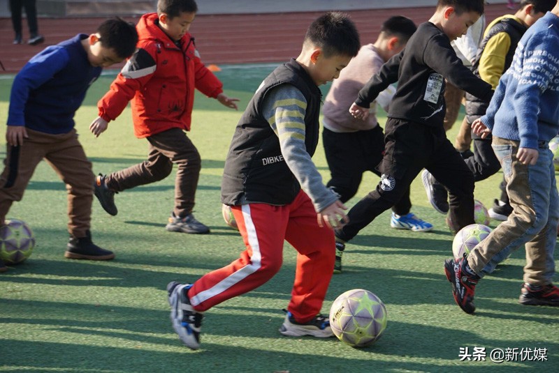 温度虽高但是热情不减,气温很低热情不减