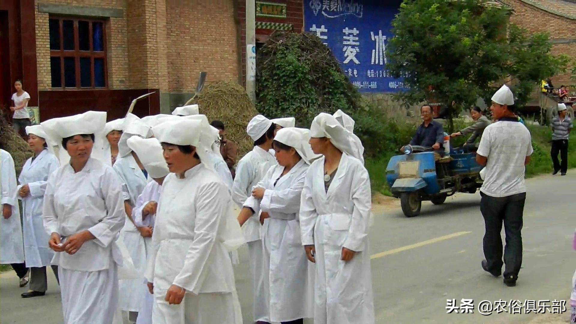 下葬的风俗习惯注意事项,骨灰拿回老家下葬有什么讲究