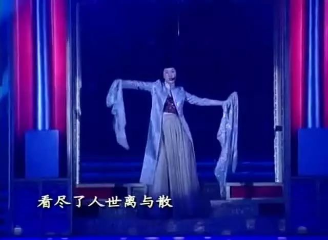 春晚时尚图鉴:热巴杨幂的红裙、王菲刷碗手套和董卿李思思的口红