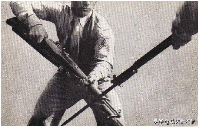 美*刺军**刀拼杀术，很珍贵的图片教学资料，格斗迷、军迷的最爱