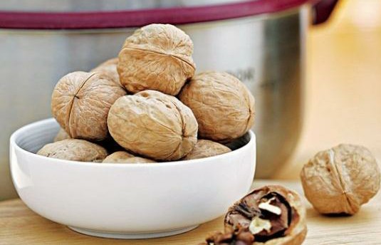 核桃怎么去白茬,核桃快速剥黄皮的方法