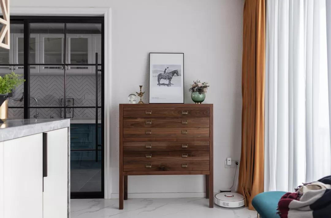 「恋·家」生活不需要太空旷，于是他们决定把家“变挤”