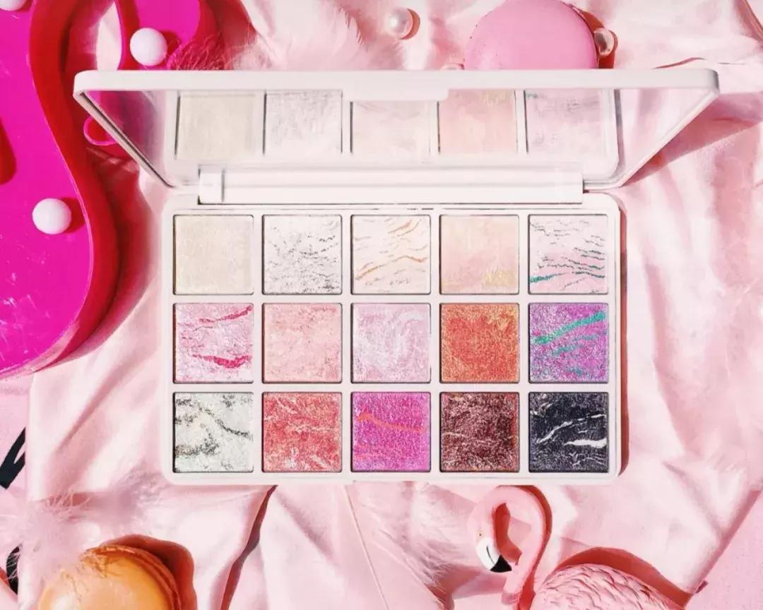 novo液体眼影试色好闪亮仙气十足,四色仙气紫色眼影盘