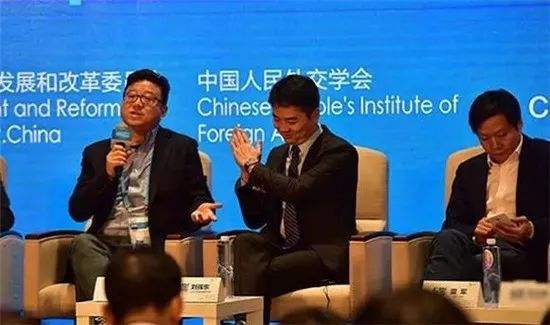 采访中介绍初次见面!马云夸东哥:年轻有为,东哥一句话送回去!