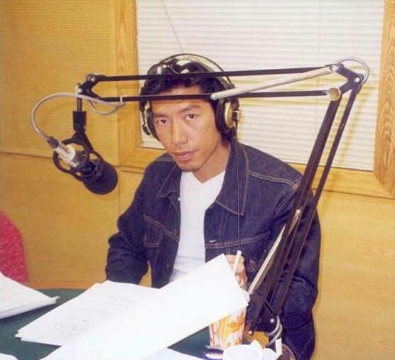 以前与现在乌鸦哥张耀扬,乌鸦哥张耀扬为什么突然头发白了