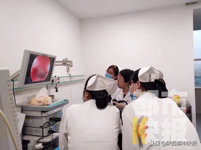 女子吃一斤多柿子胃里长出大结石,减肥吃水果蔬菜吃出结石