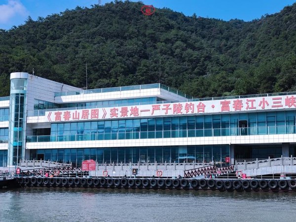 桐庐夜游富春山居景区,桐庐富春江夜游和白天游