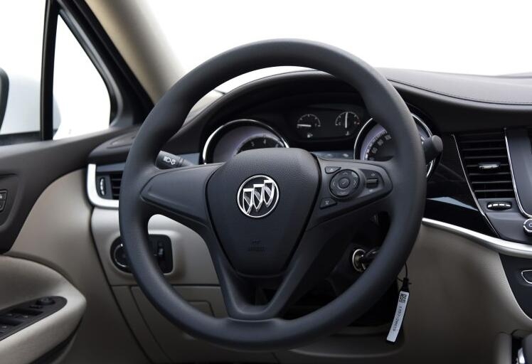 车长超4米7油耗仅6.3L的合资*级A**车3年车龄的别克威朗6万多值吗