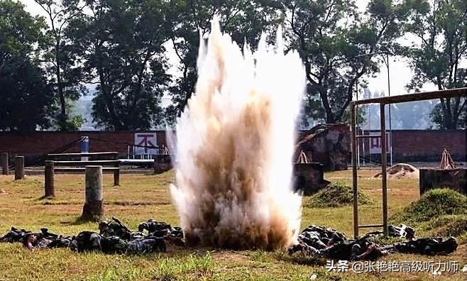 解放军战士们英勇的视频,汶川大地震中英勇的解放军战士