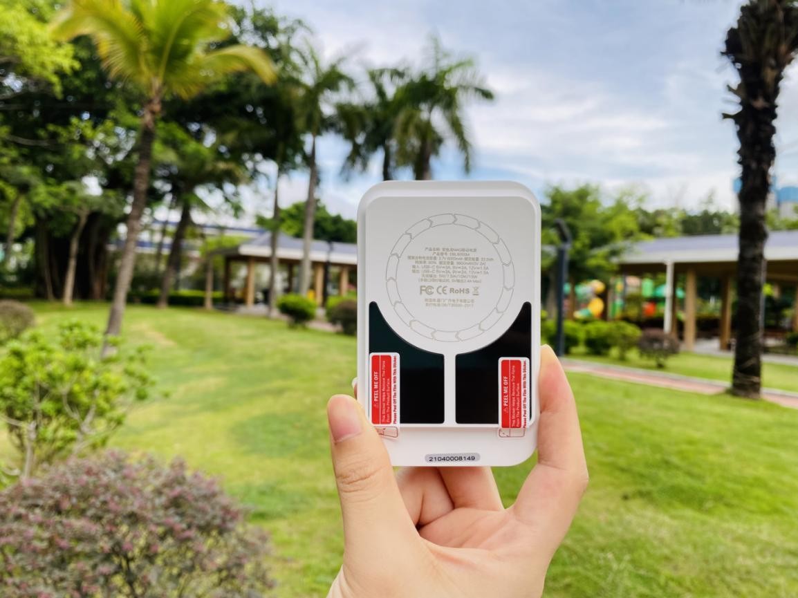 iwalk咔嗒宝评测,iwalk充电宝磁吸充电测试