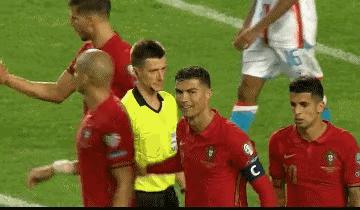 c罗狂刷纪录3球3场破门发文庆祝,c罗758球完整视频