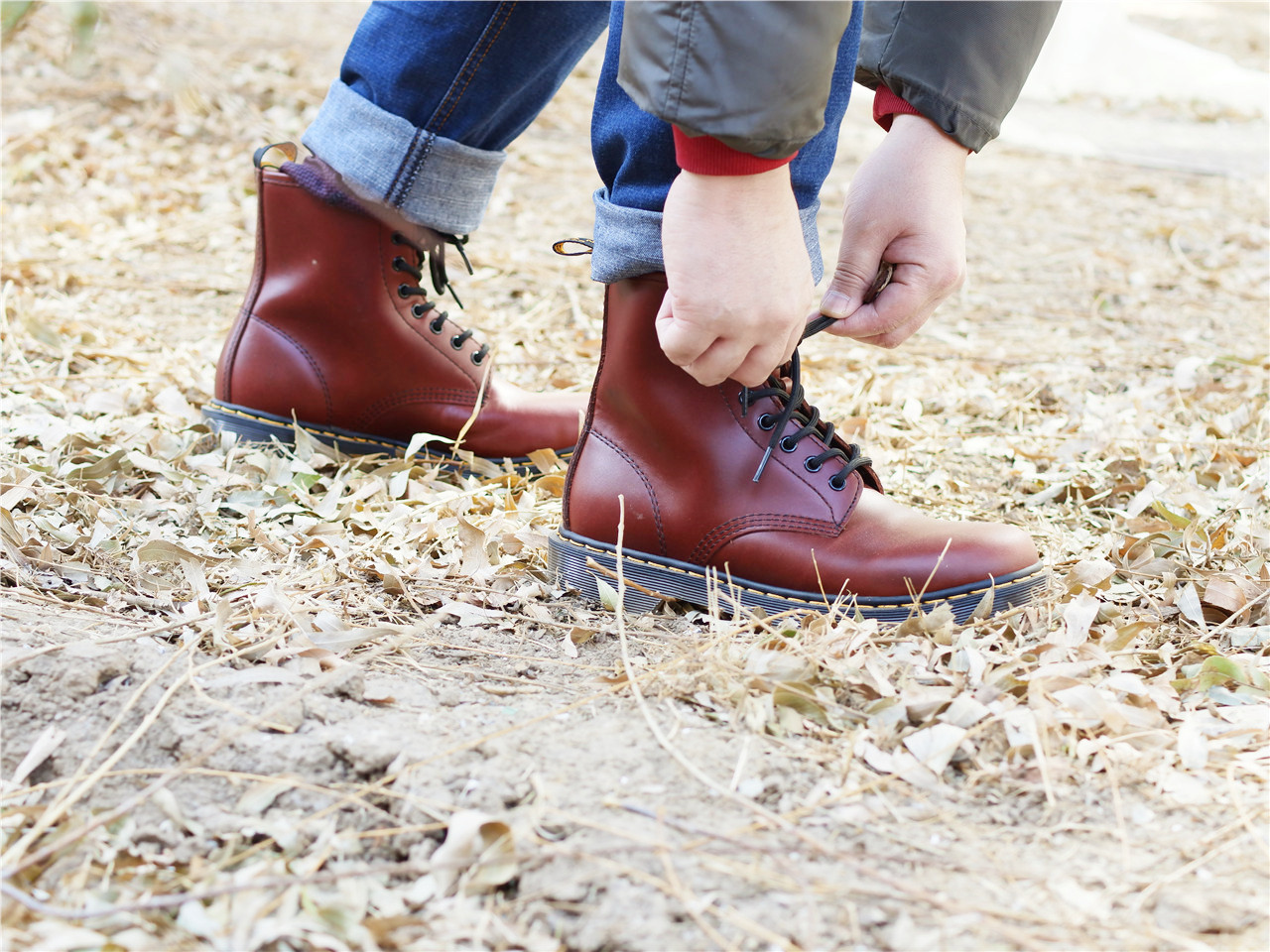 冬季马丁靴酷帅穿搭,新款口袋马丁靴简单大气舒适百搭