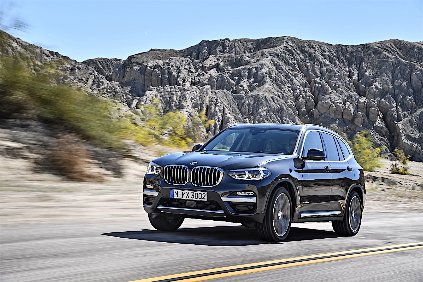 每个月要多少工资才能养得起一台BBA的豪华中型SUV车型呢？