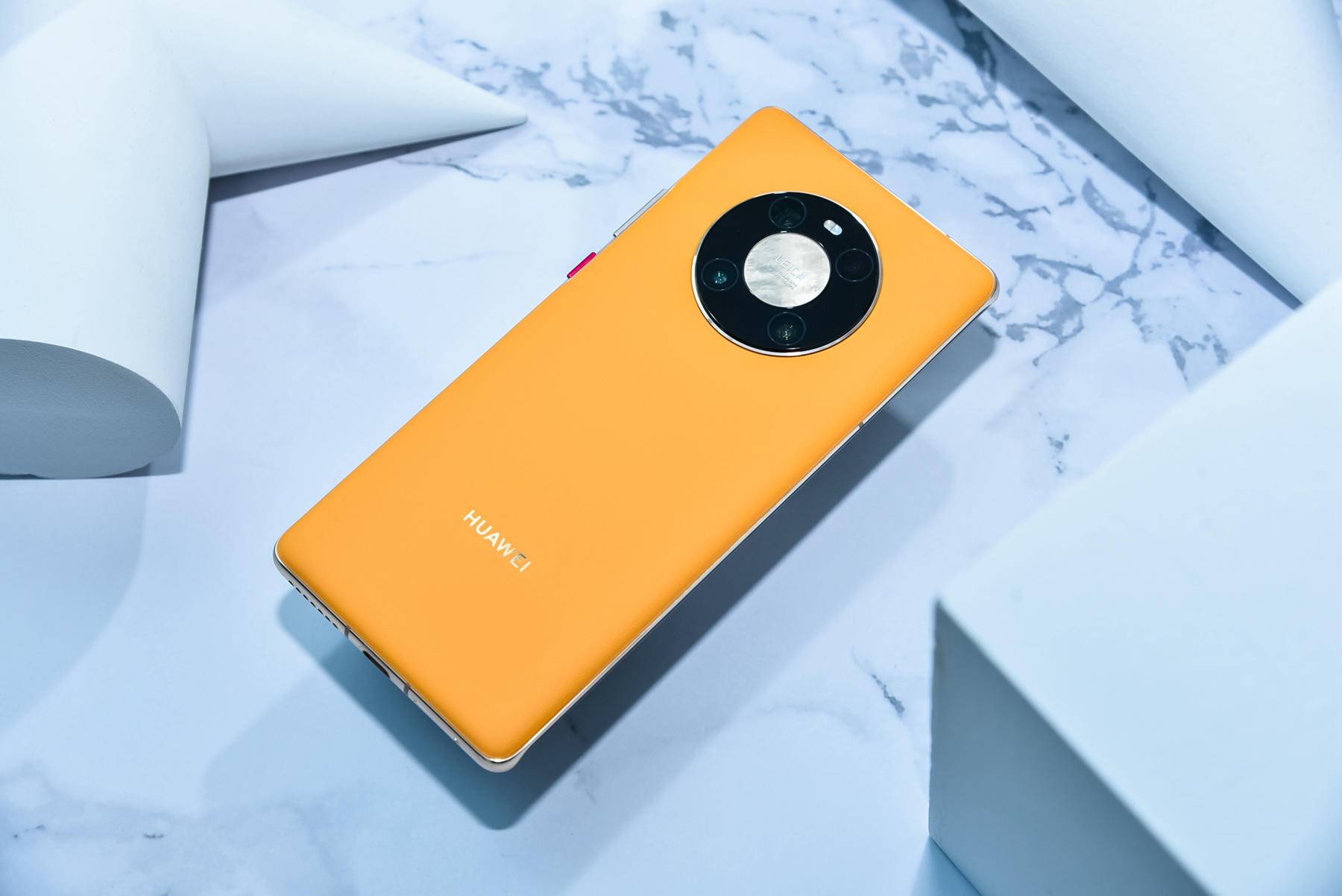 华为mate40pro和iphone13promax,华为手机虽好但也别乱买这四款