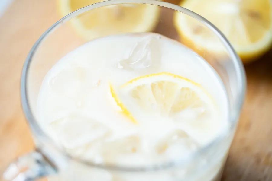 在李佳琪直播间买零食，是个划算的选择吗？