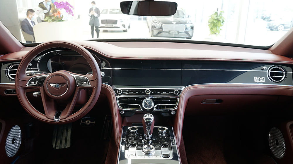 宾利飞驰2024款是立标还是平标,运动宾利飞驰