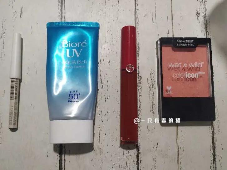 超大瓶粉底500ml,翻包视频里的化妆包里有什么