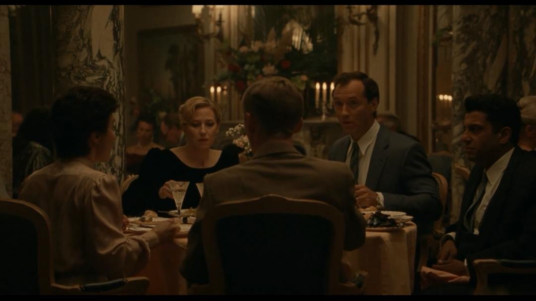 凡尔赛学经典反例,这部电影讲述了虚假繁荣的极端