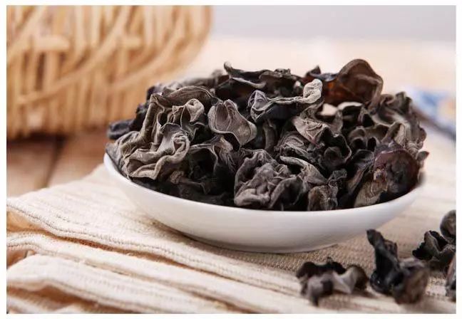 木耳怎么炒不会发出响声,怎么炒木耳不爆响