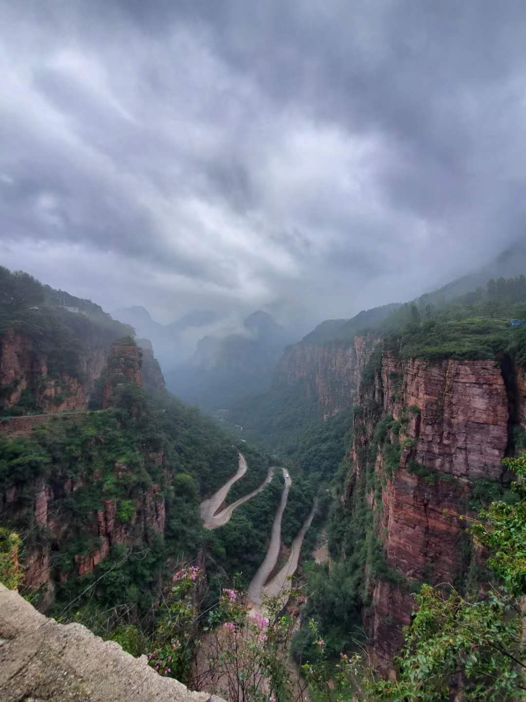 南太行郭亮村旅游一日游攻略,河南最值得去的景区郭亮村